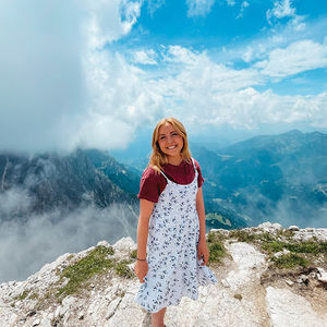 Meet your Posher, Maya